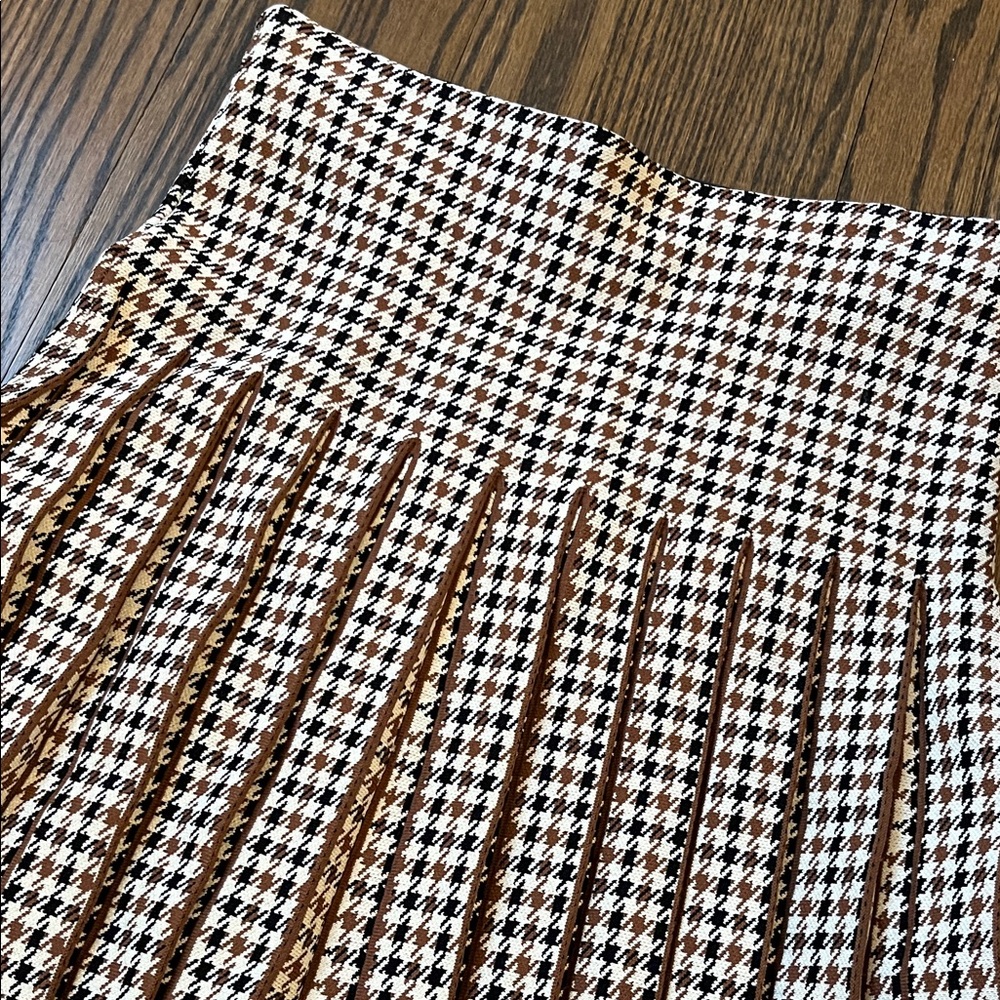 Apparalel houndstooth infinity skirt in excellent condition - Picture 2 of 3